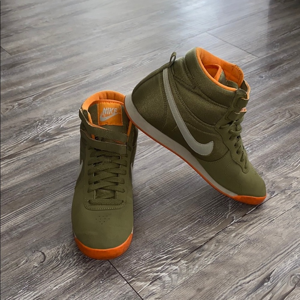 Nike Woman Size 8